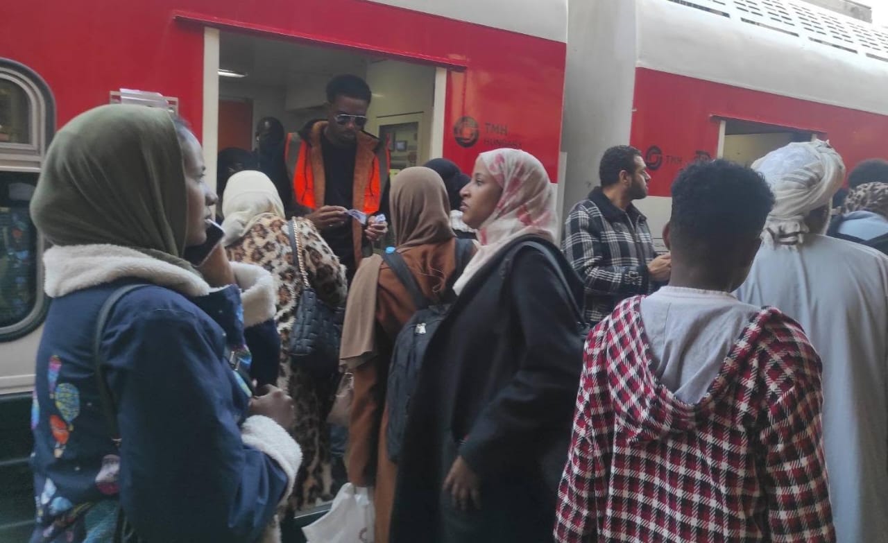 سكك حديد مصر تُسير الرحلة (41) لنقل الأشقاء السودانيين ضمن مشروع العودة الطوعية