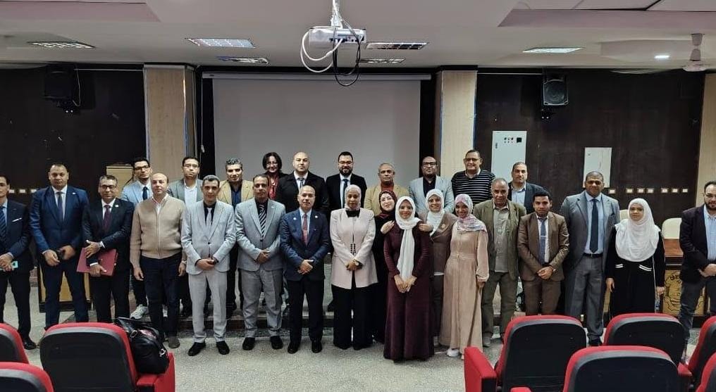 وفد "التحول الرقمي" بجامعة الأقصر يشارك باجتماع اللجنة المركزية للتدريب في أسوان