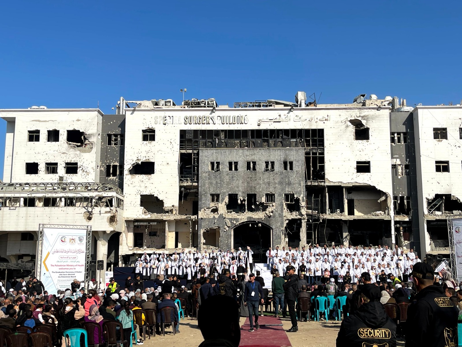 الأطباء تحيي تخريج 168 طبيب فلسطيني من مجمع الشفاء وتنعى الشهداء