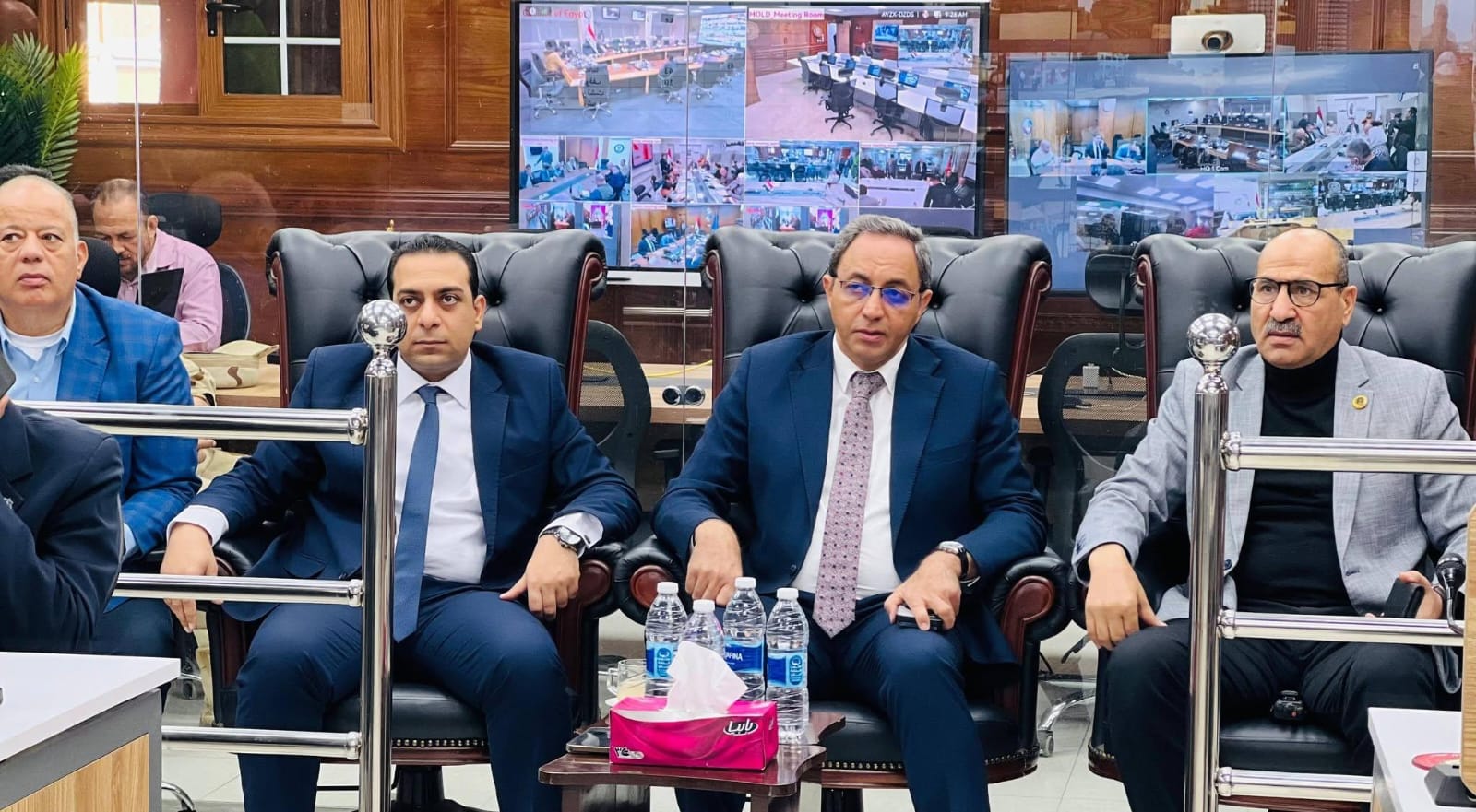 محافظ قنا يتابع أعمال فتح اللجان الانتخابية بجولة الإعادة لانتخابات مجلس النواب