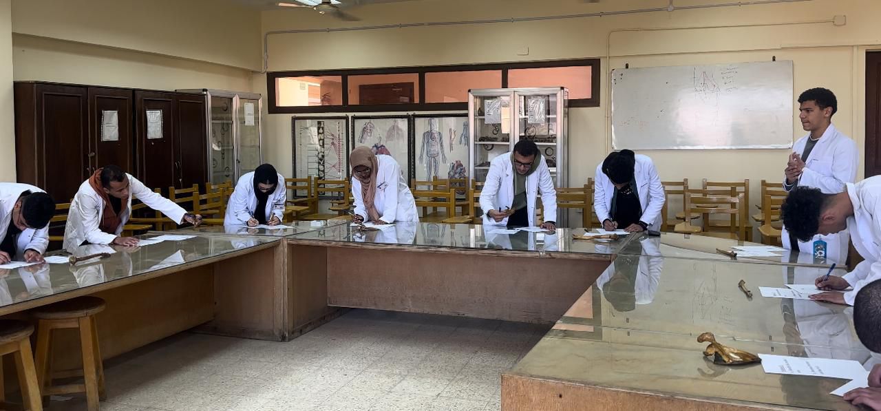 انطلاق امتحانات العملي لطلاب برنامج العلاج الطبيعي بجامعة القاهرة الأهلية.