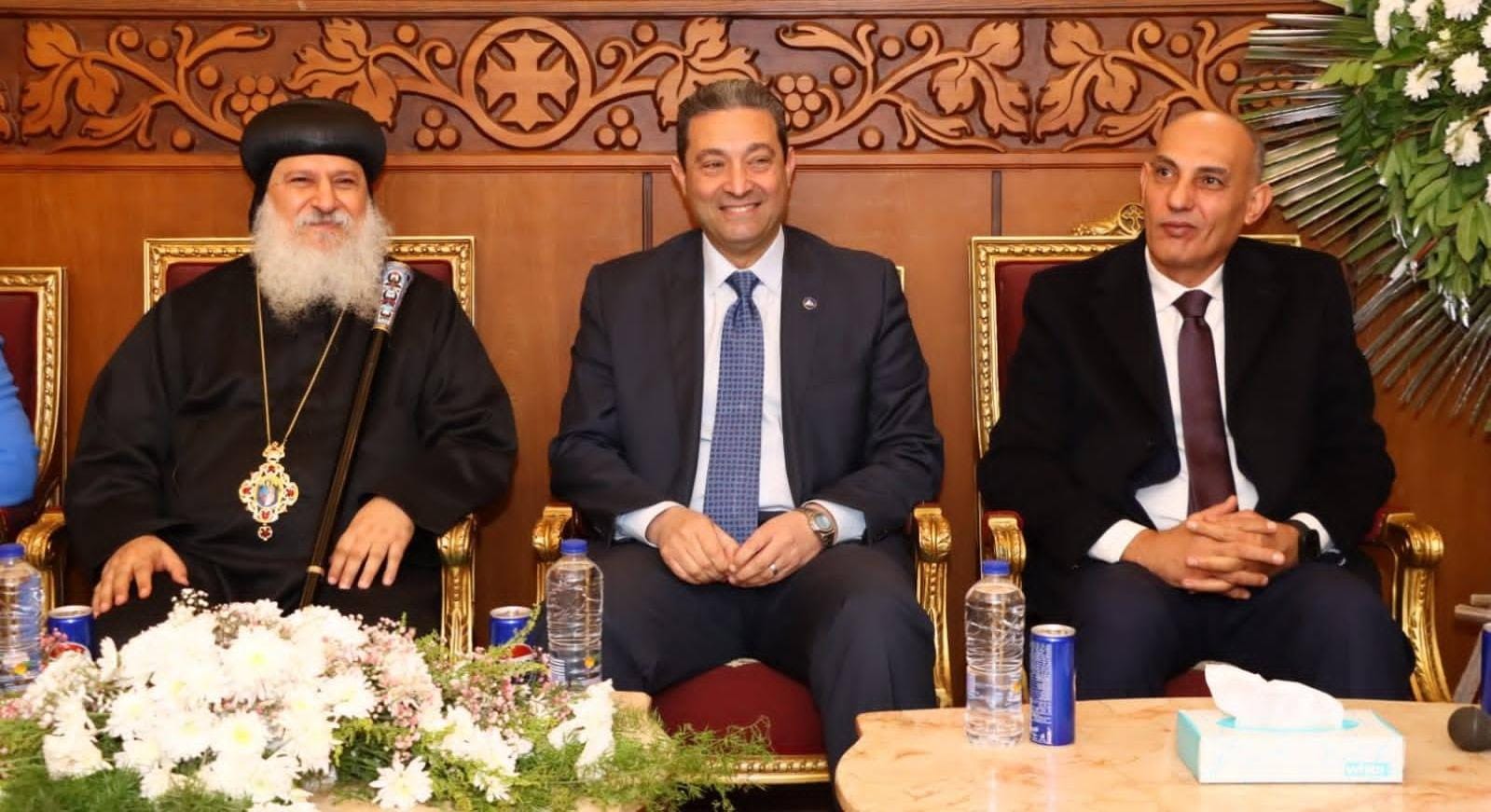 محافظ دمياط يزور كنيسة العذراء مريم لتقديم التهانى بعيد الميلاد المجيد