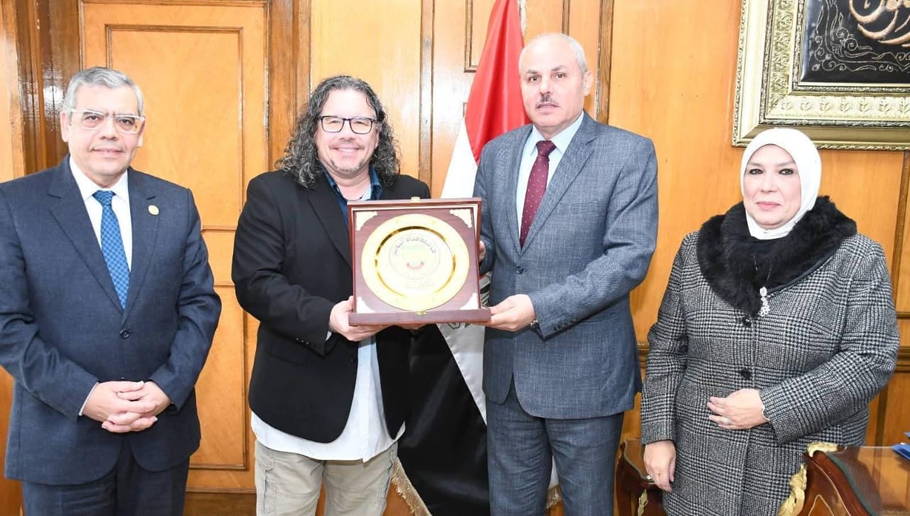 جامعة قناة السويس تستقبل خبير فولبرايت الأمريكي لدعم منظومة الإرشاد النفسي