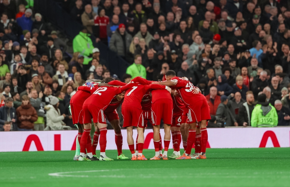ليفربول يقتنص فوزا صعبا أمام توتنهام في الدوري الإنجليزي