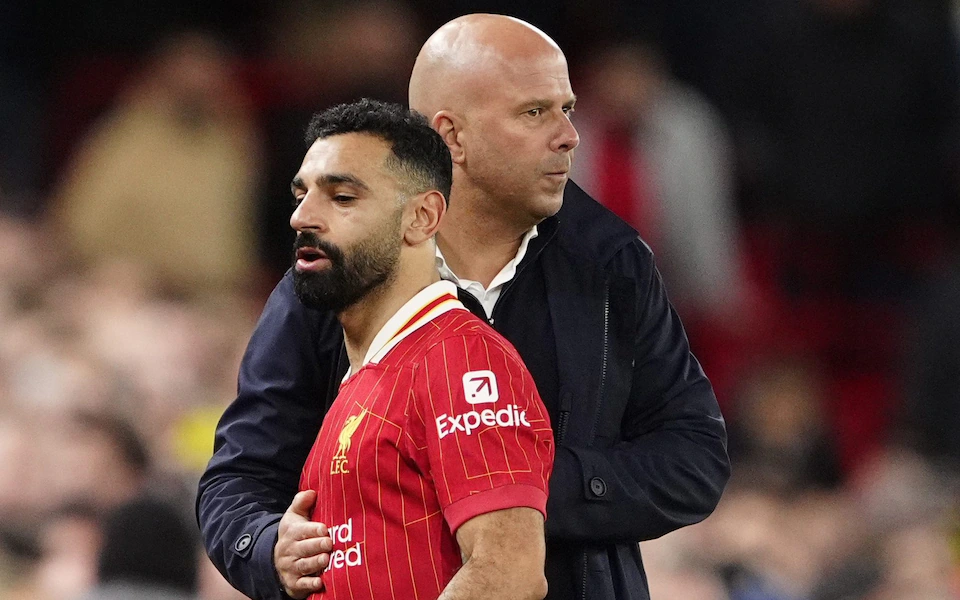 كاراجر: سلوت انتصر في أزمته مع صلاح.. وجماهير ليفربول اختارت المدرب