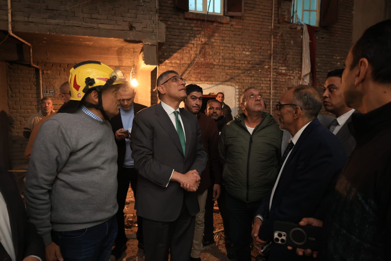 محافظ الجيزة يوجه بتوفير الرعاية الطبية لمصابي حادث إمبابة
