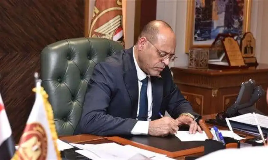 بأكثر من 299 مليونًا.. وزير العمل يعتمد صرف منحة عيد الميلاد للعمالة غير المنتظمة