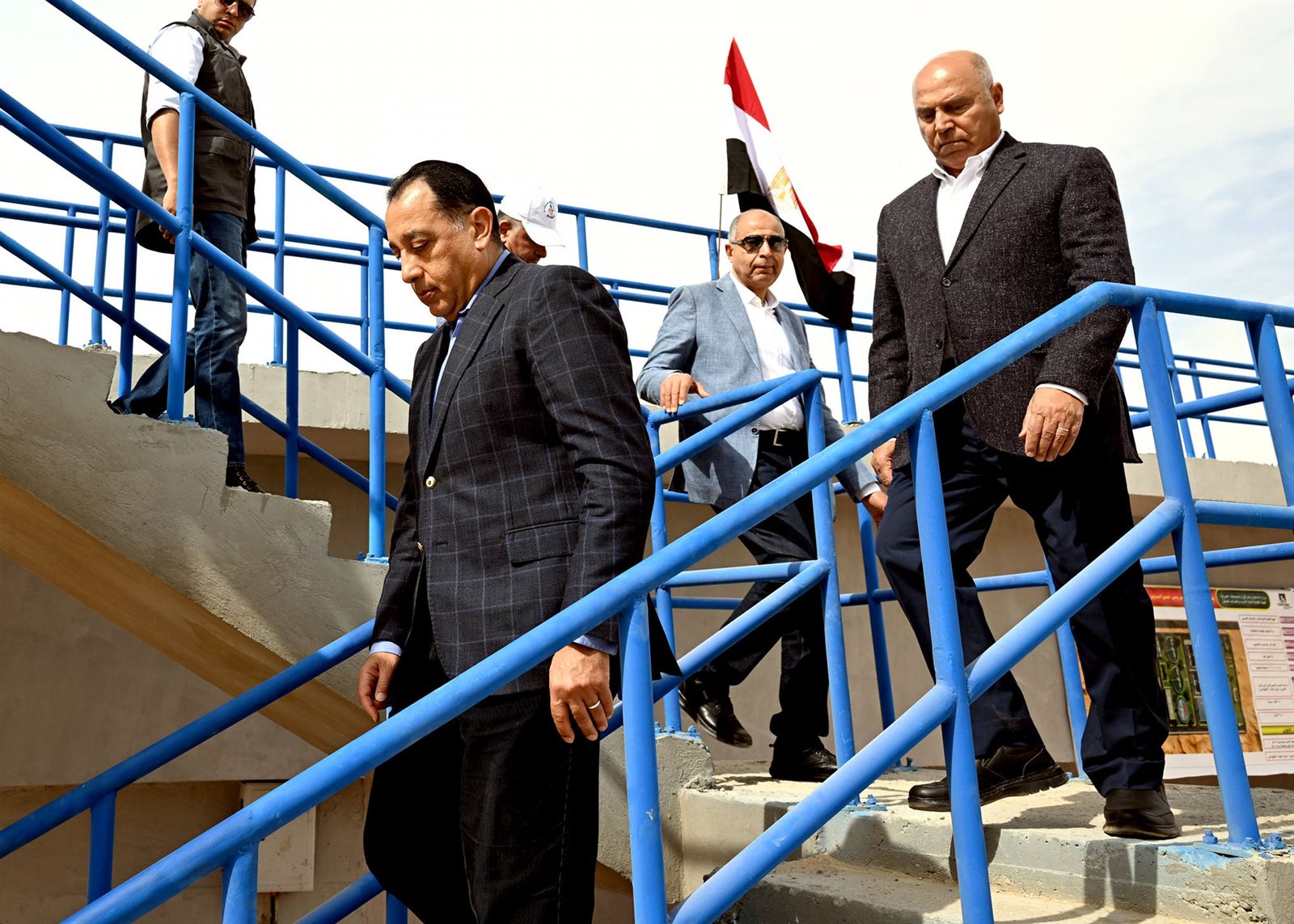 مدبولي يتابع تشغيل محطة معالجة الصرف الصحي الثلاثية «بني حسن الشروق» بالمنيا