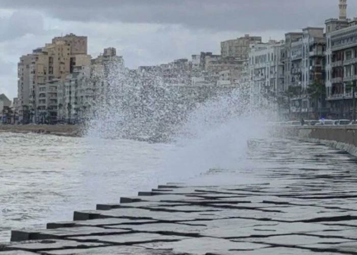 نوة على الأبواب تربك البحر والمدينة.. ما قصة «الفيضة الكبرى»؟