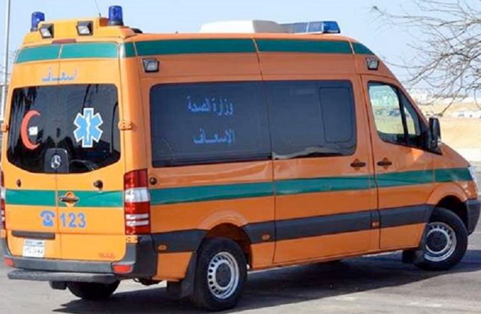 إصابة ربة منزل وابنتيها بتسمم غذائي بالبحيرة