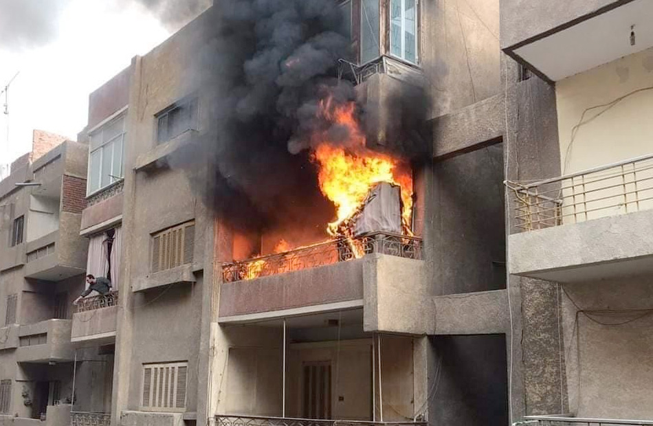 السيطرة علي حريق هائل بشقة سكنية في بشبرا الخيمة
