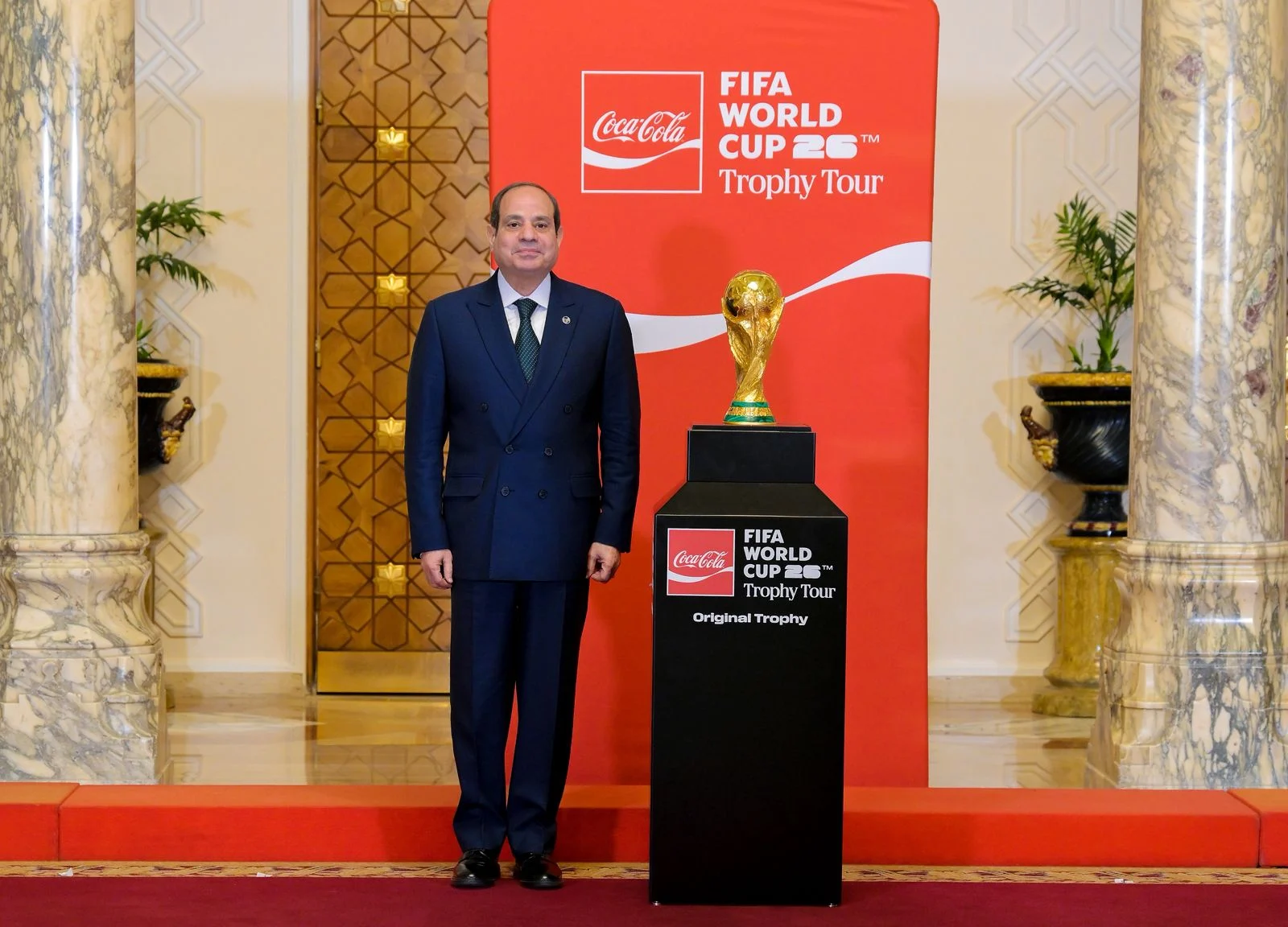 الرئيس السيسى يستقبل وفد فيفا في إطار الجولة الترويجية لكأس العالم.. صور