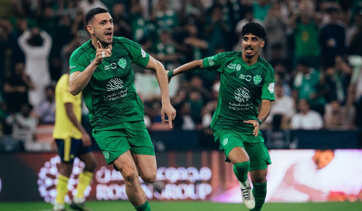 الأهلي يلحق بالنصر أول هزيمة في الدوري السعودي