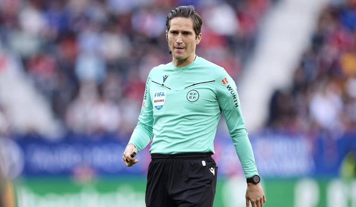 الكشف عن حكم كلاسيكو نهائي السوبر الإسباني
