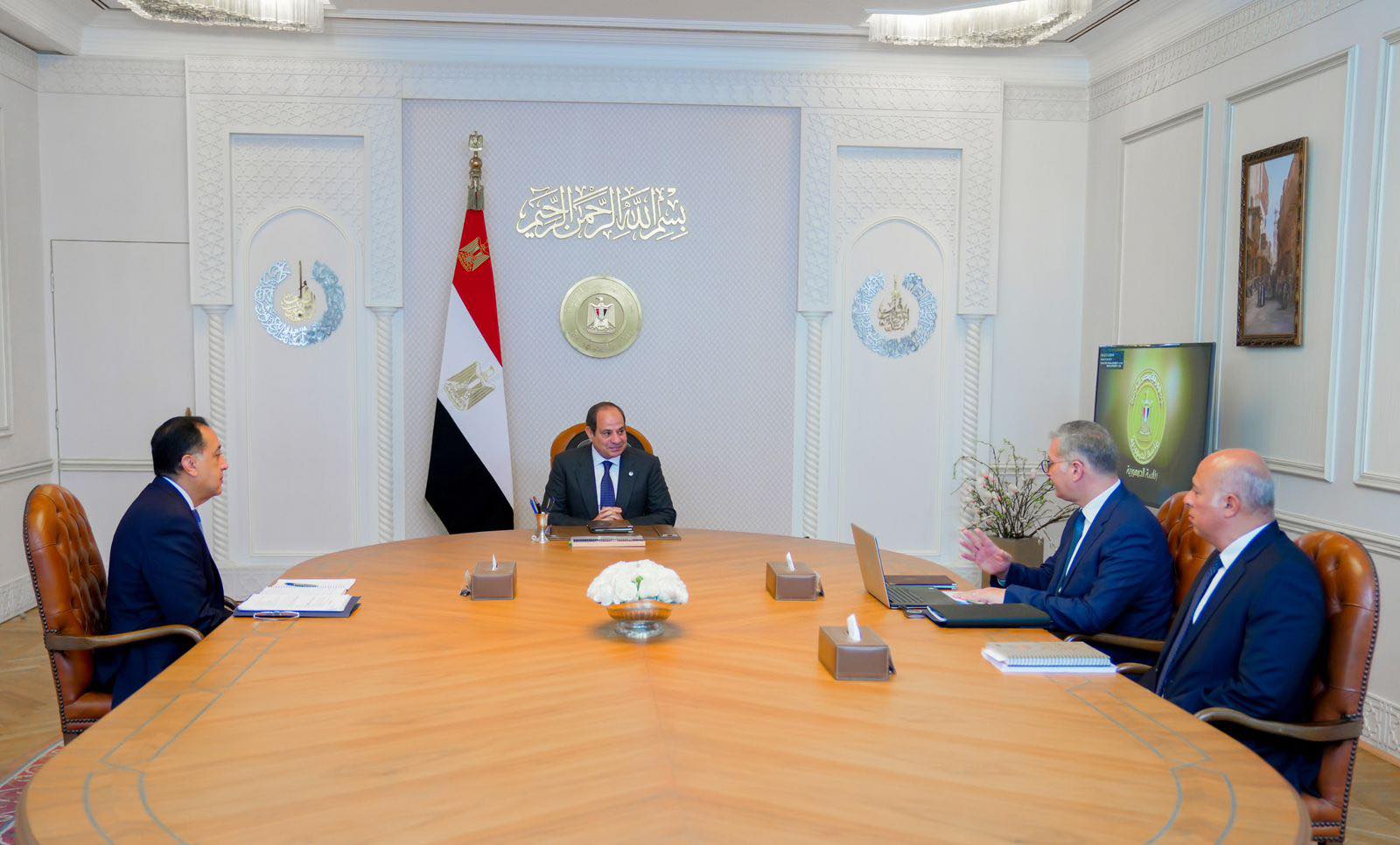 الرئيس عبد الفتاح السيسي يجتمع مع رئيس مجلس الوزراء ووزير البترول والثروة المعدنية