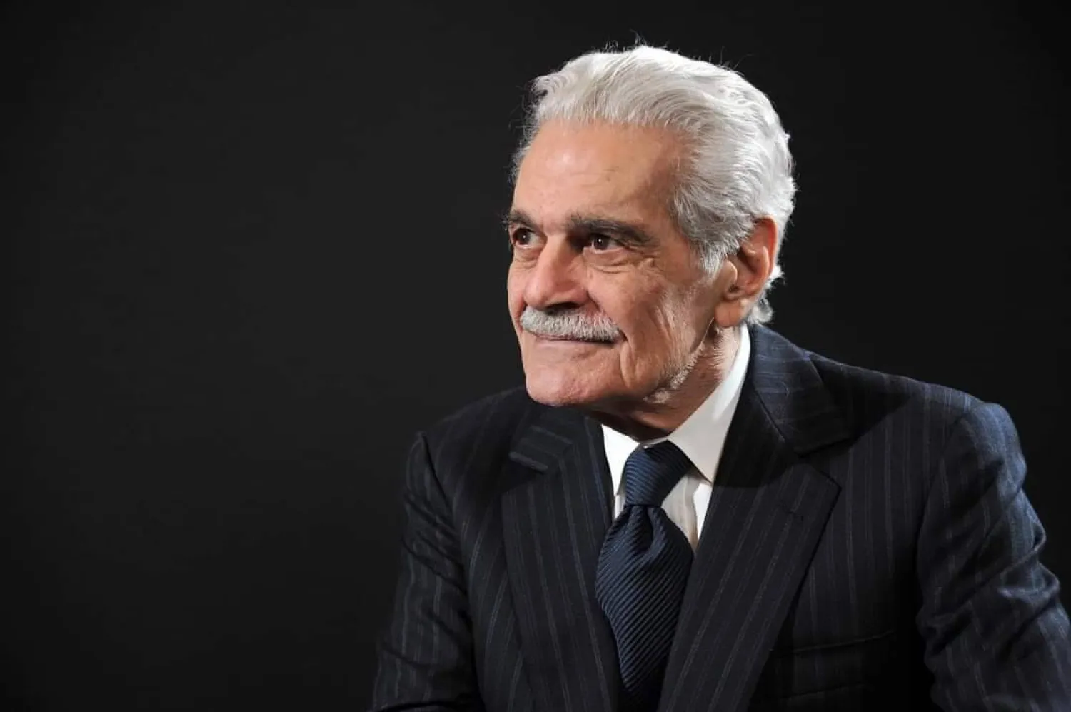 «لم يوجد أحد معه».. زاهي حواس: أصدقاء عمر الشريف تخلوا عنه بعد مرضه