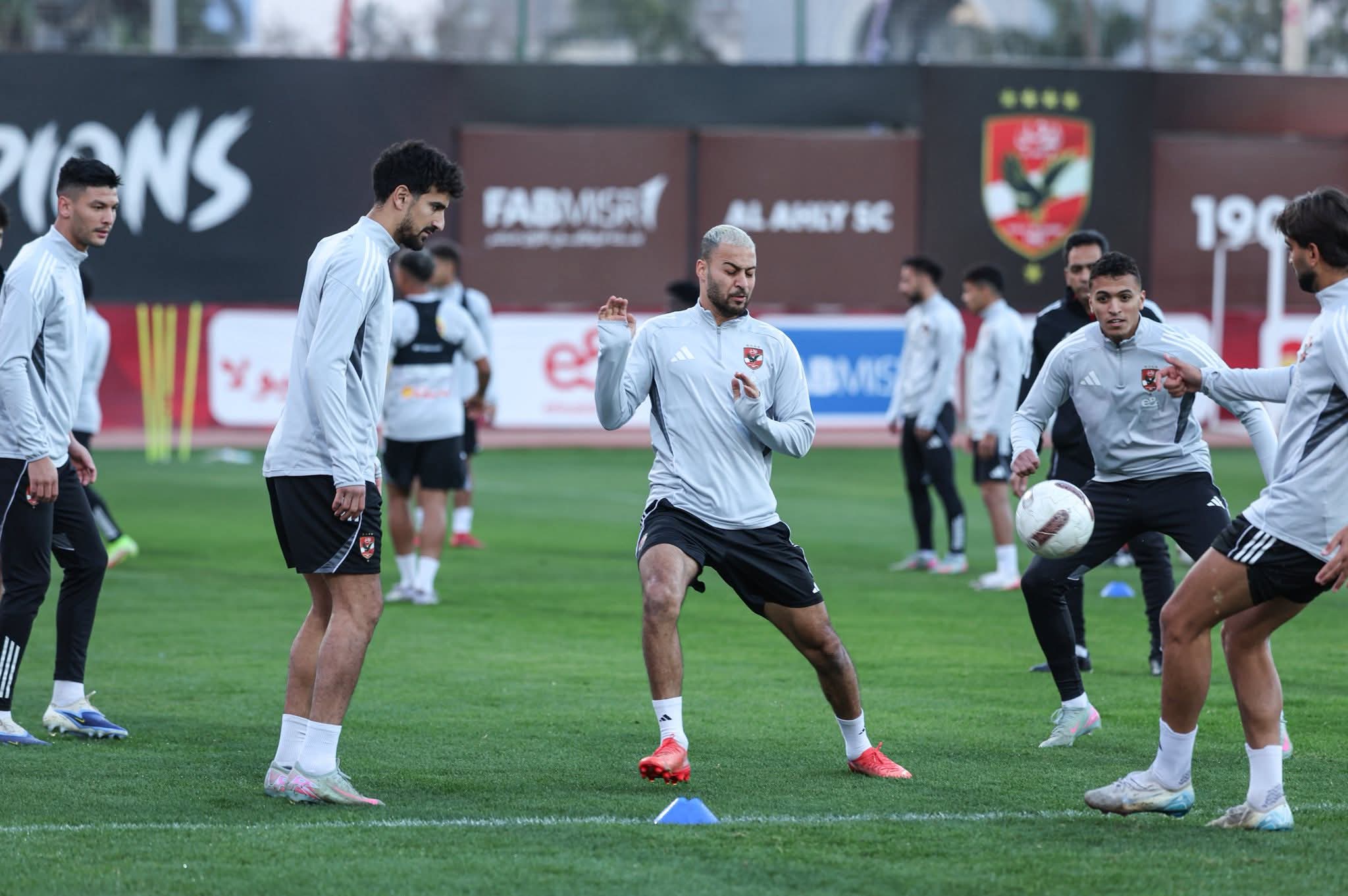 موعد انتظام لاعبي الأهلي الدوليين في التدريبات الجماعية للفريق