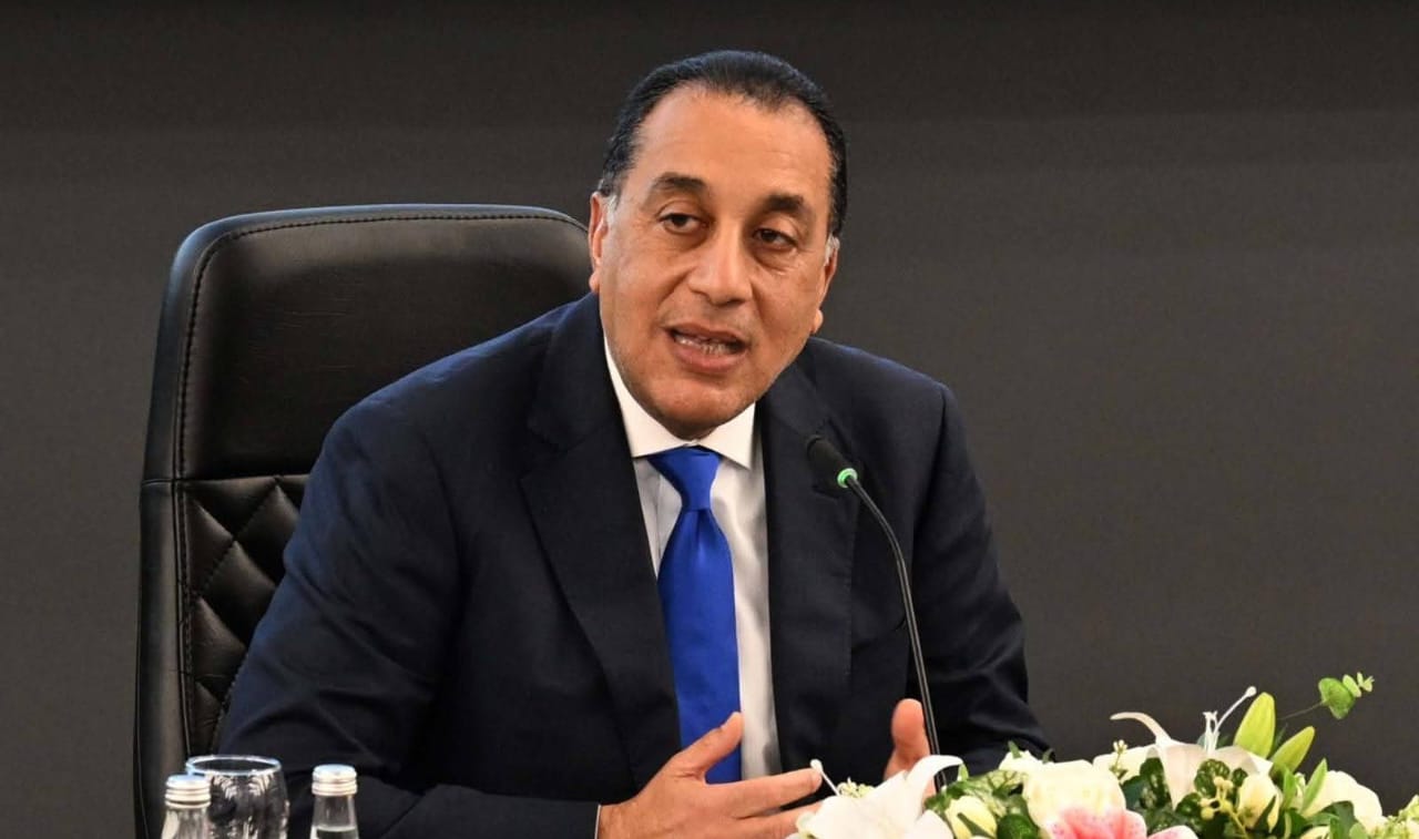 مدبولي يستعرض أعمال تطوير مصنع سيماف لمهمات السكك الحديدية