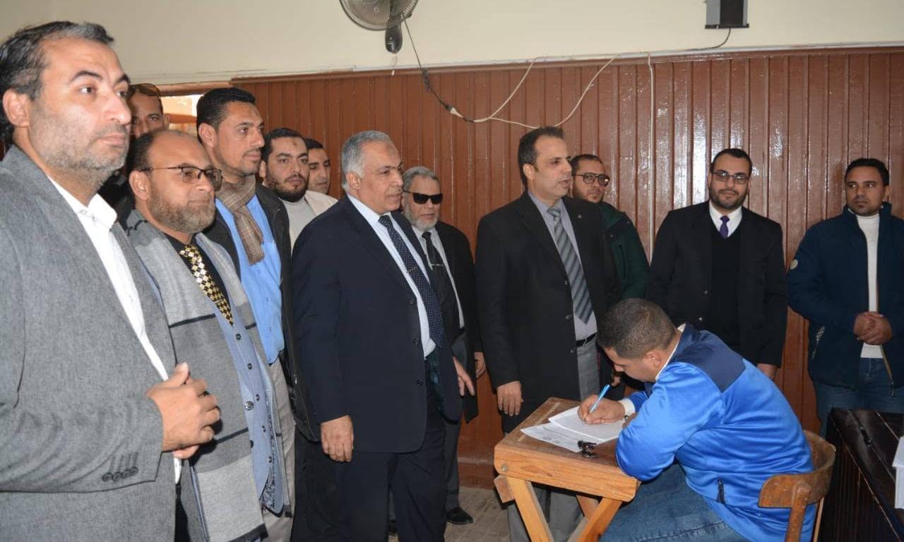 نائب رئيس جامعة الأزهر يتابع أعمال الامتحانات داخل كليات فرع الزقازيق