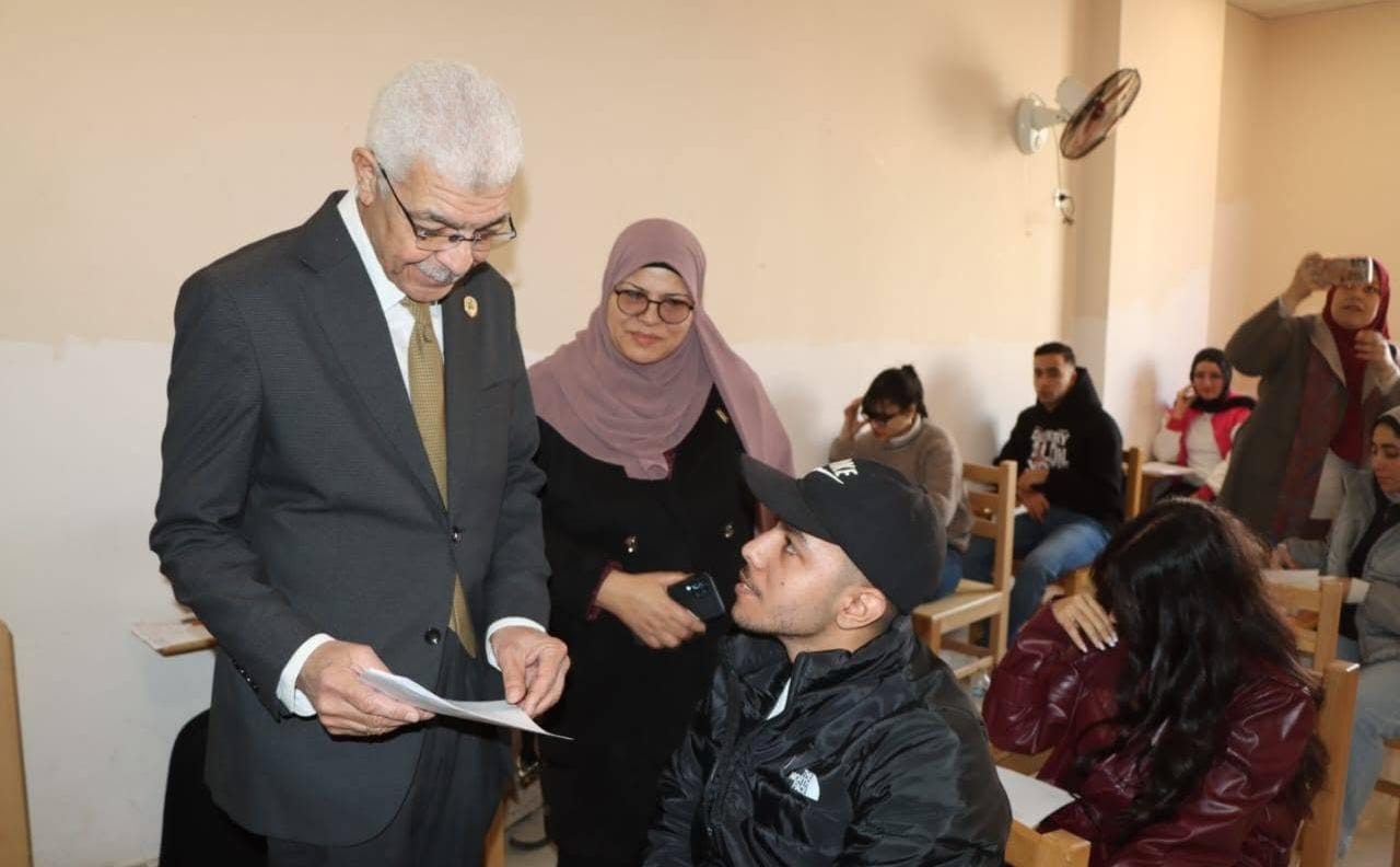 رئيس جامعة المنوفية يتابع امتحانات كلية الإعلام