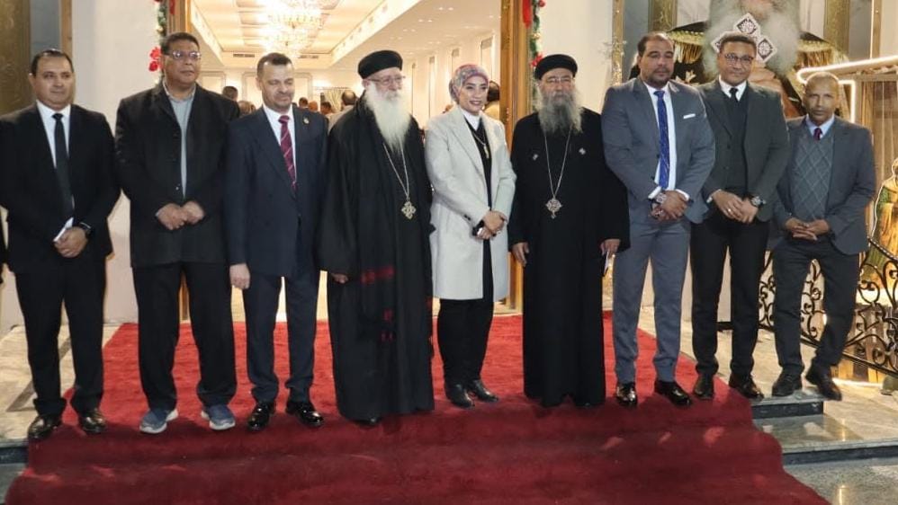 رئيس جامعة الأقصر تترأس وفدً أكاديمياً خلال زيارة الكنائس للتهنئة بعيد الميلاد المجيد