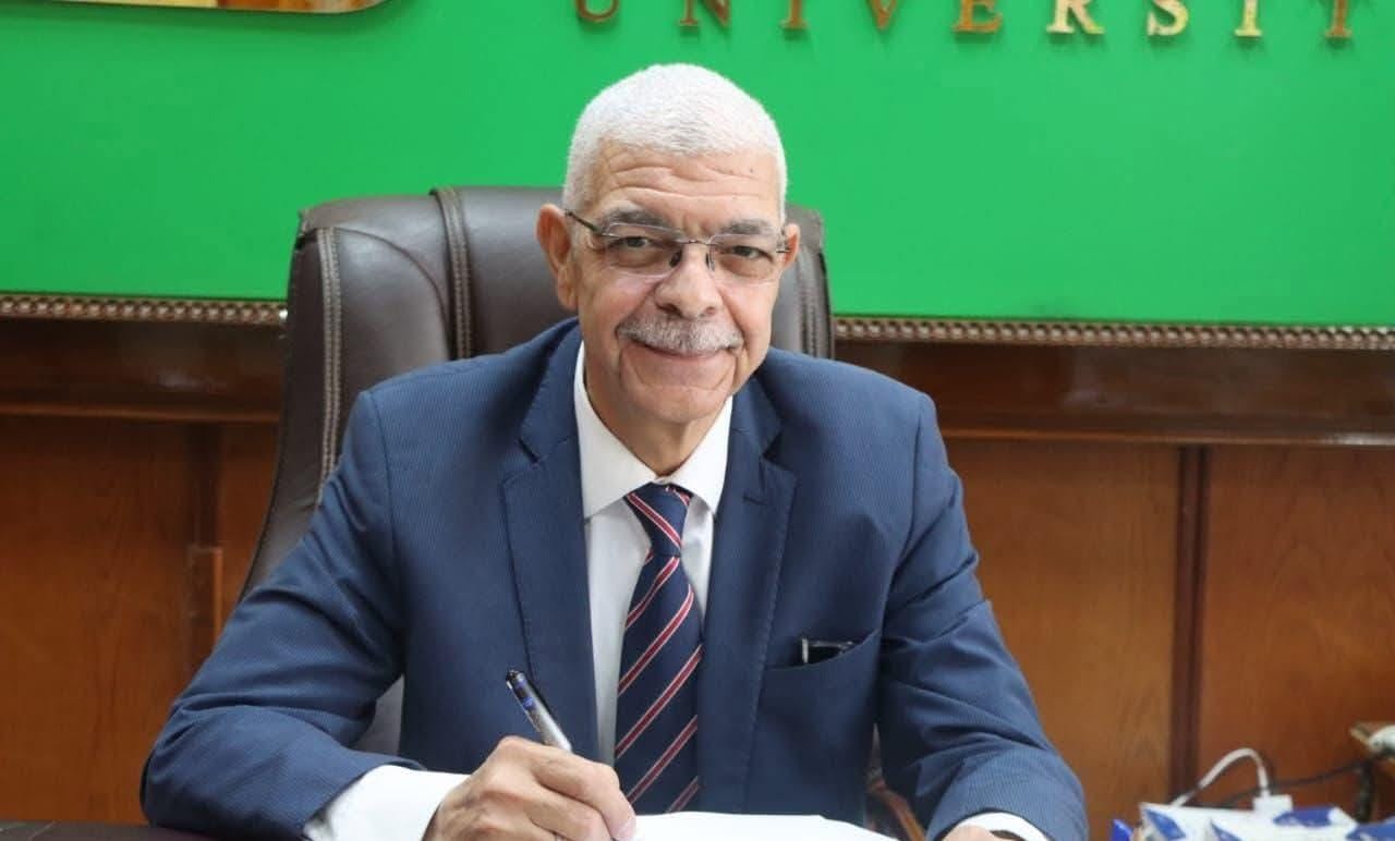 رئيس جامعة المنوفية يهنئ الأقباط بعيد الميلاد المجيد ويشيد بوحدة الشعب المصري