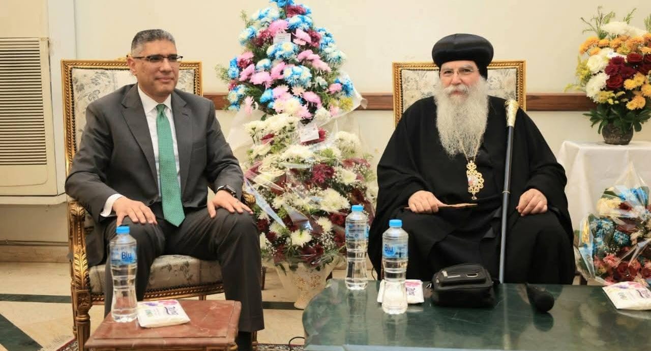 محافظ الجيزة يزور مقر مطرانية شمال الجيزة للتهنئة بعيد الميلاد المجيد
