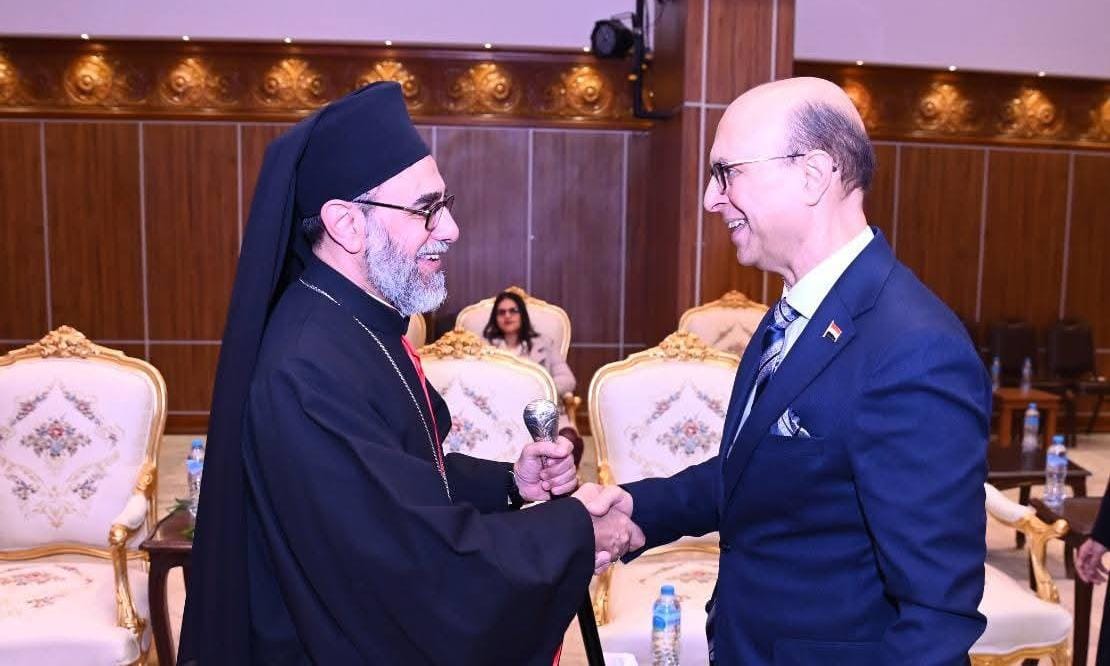 رئيس جامعة أسيوط يهنئ الأنبا دانيال لطفي مطران أسيوط للأقباط الكاثوليك
