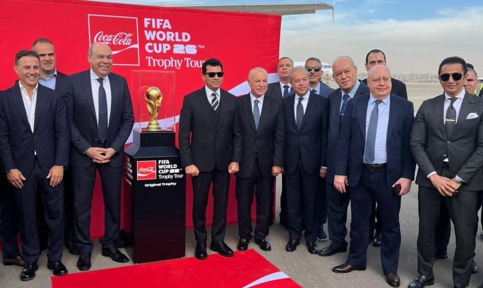 مطار القاهرة الدولي يستقبل النسخة الأصلية من كأس العالم