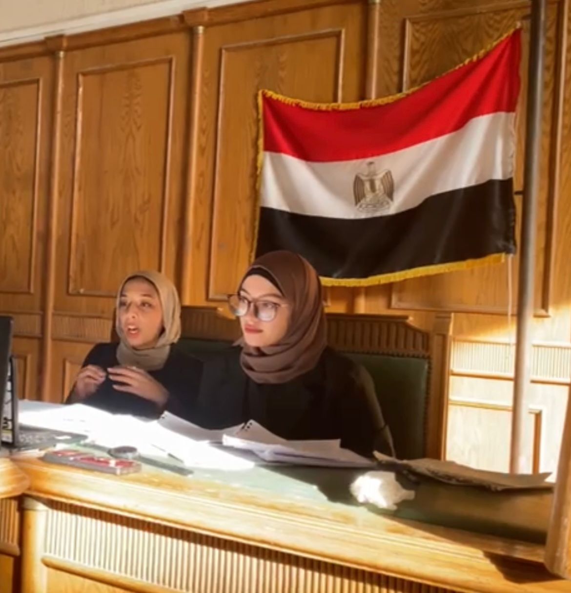 فريق حقوق جامعة العاصمة يتأهل إلى دور الـ32 في منافسة التحكيم التجاري الدولي السعودي