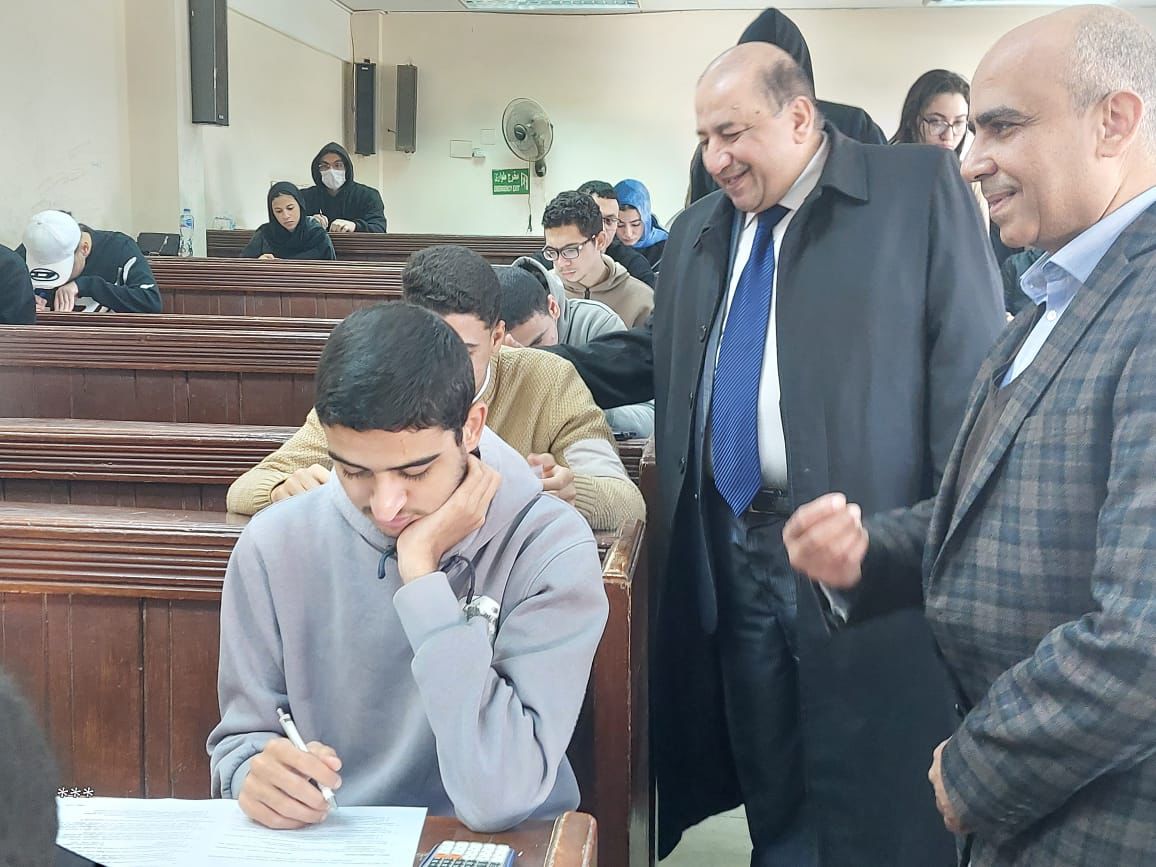 جولات تفقدية لمتابعة امتحانات نهاية الفصل الدراسي الأول بجامعة القاهرة