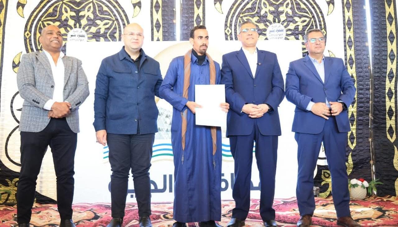محافظ الجيزة يسلم عقود 256 وحدة سكنية كاملة التجهيز لمتضرري السيول بالصف