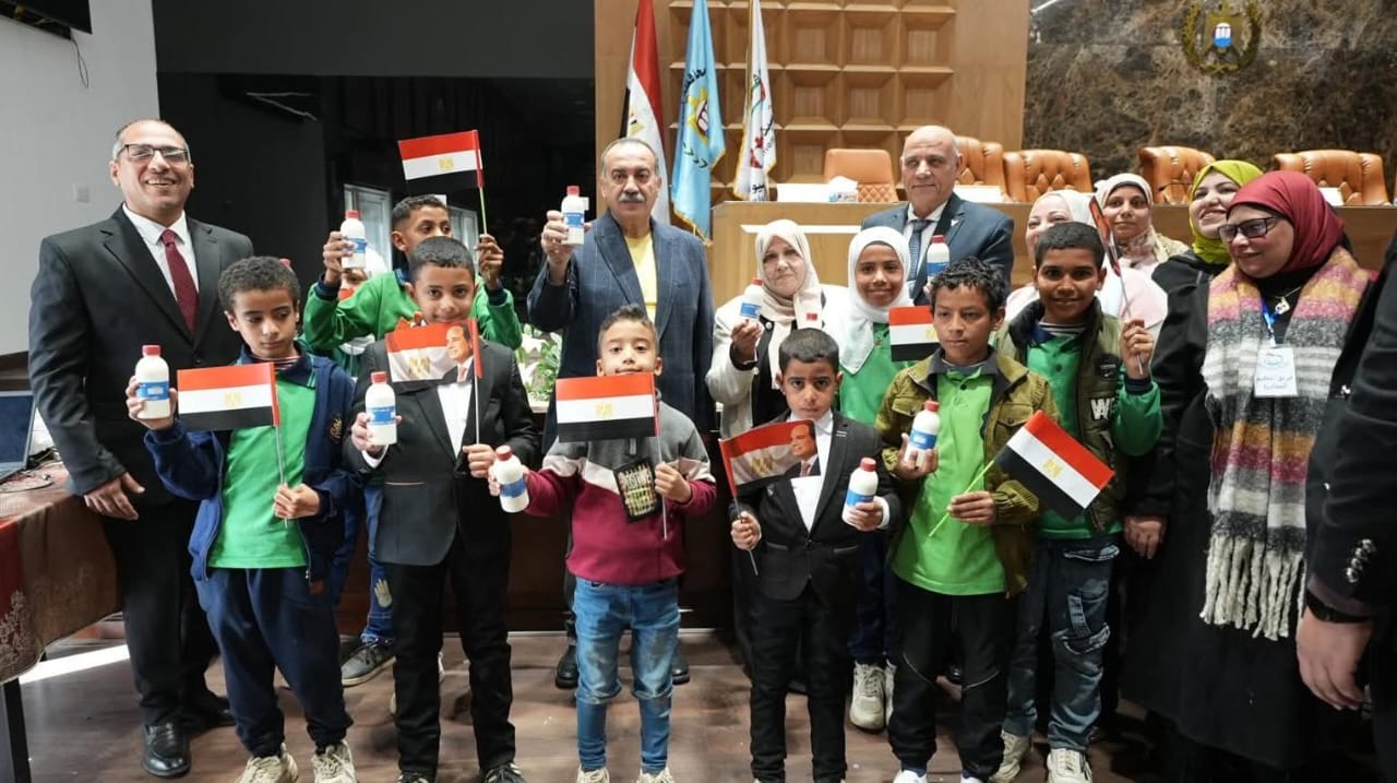 محافظ أسيوط يطلق مبادرة "كوب لبن لكل طفل"