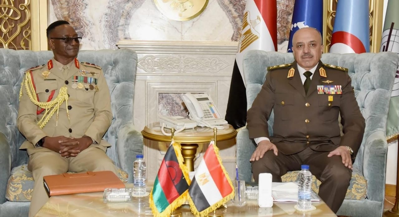 رئيس أركان حرب القوات المسلحة يلتقي قائد قوات الدفاع المالاوي