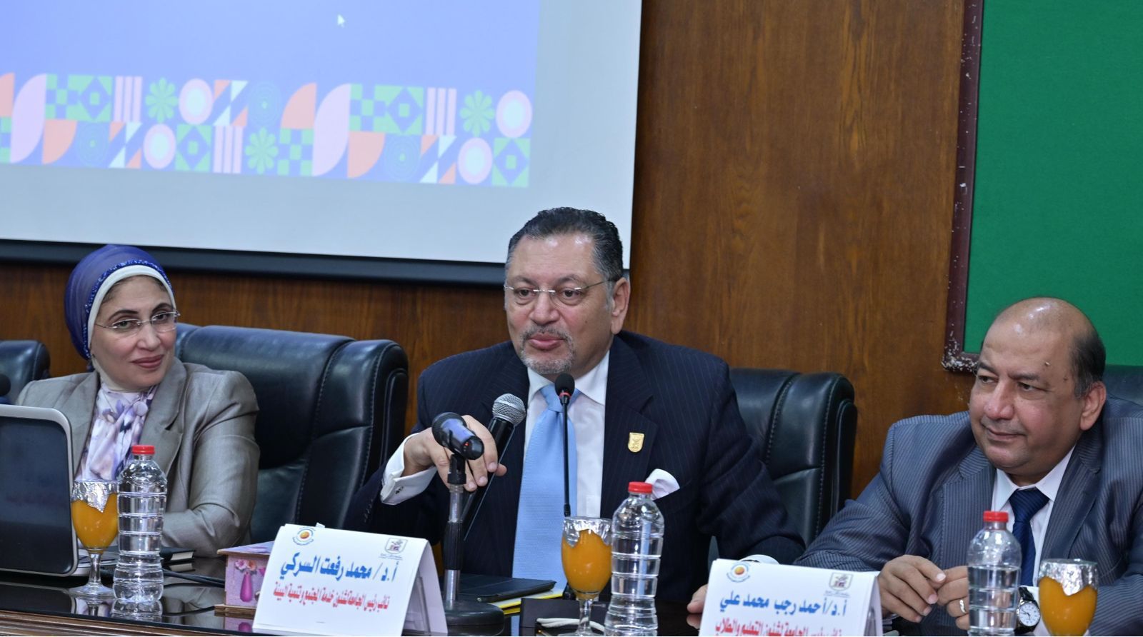 جلسة حوارية بجامعة القاهرة لتعزيز دمج ودعم ذوي الإعاقة
