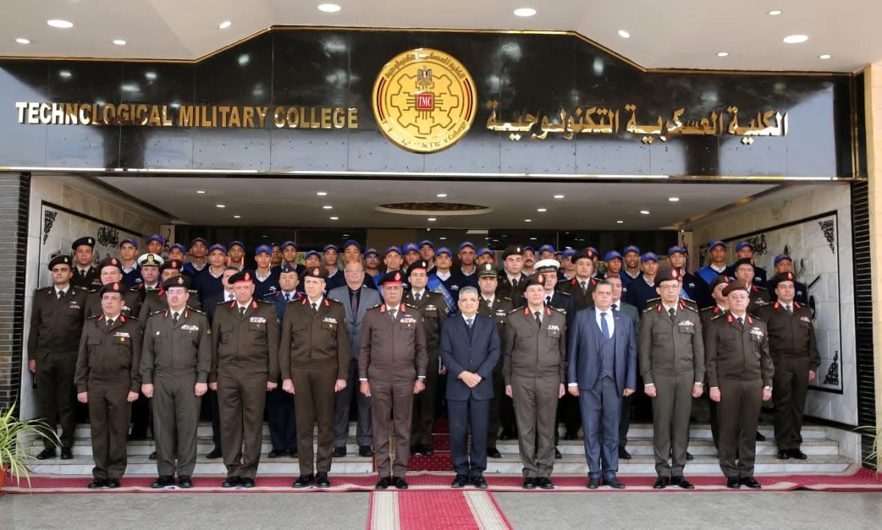 الكلية العسكرية التكنولوجية تحتفل بتخريج أولى دفعات مركز التدريب المهني لقناة السويس