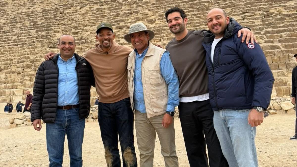 الممثل العالمي ويل سميث يزور أهرامات الجيزة خلال إجازته في مصر
