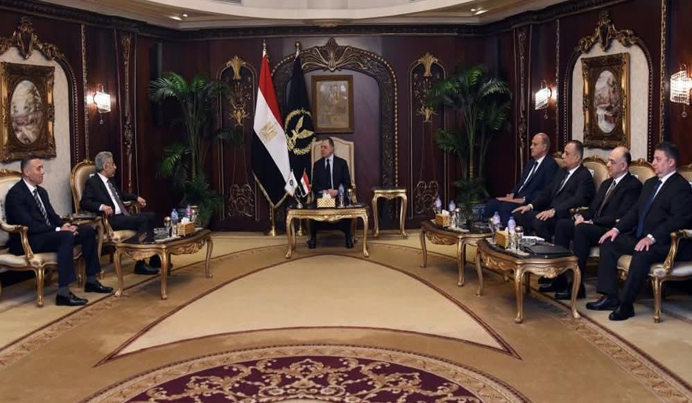 وزير الداخلية يبحث مع أمين عام مجلس وزراء الداخلية العرب جدول أعمال الاجتماع الوزاري السنوي