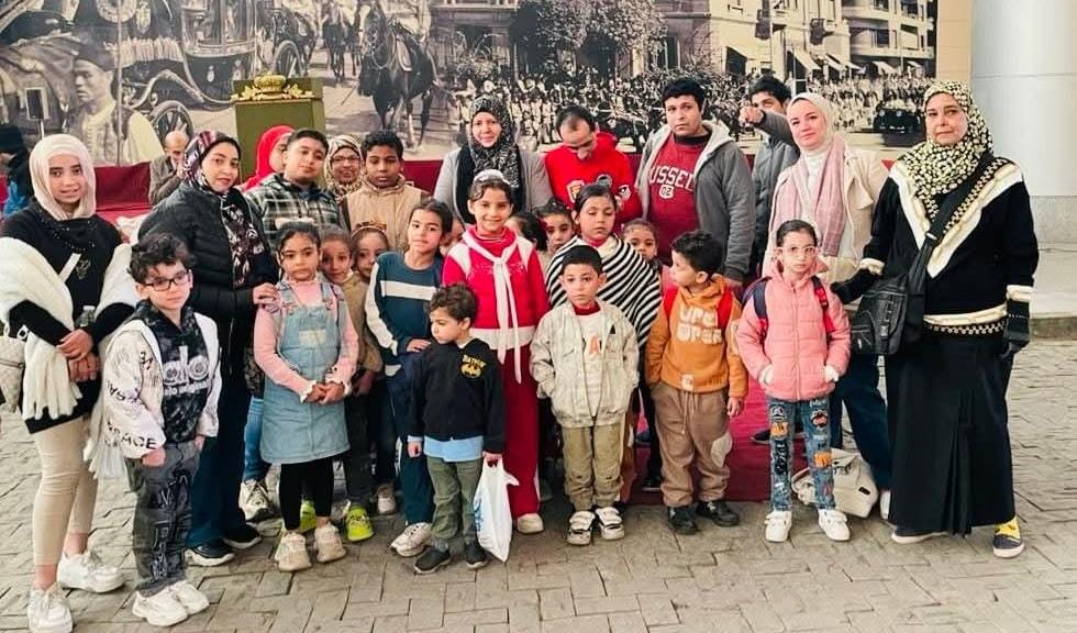 أتوبيس الفن يقدم أنشطة متنوعة للأطفال في جولة جديدة بمتحف المركبات الملكية