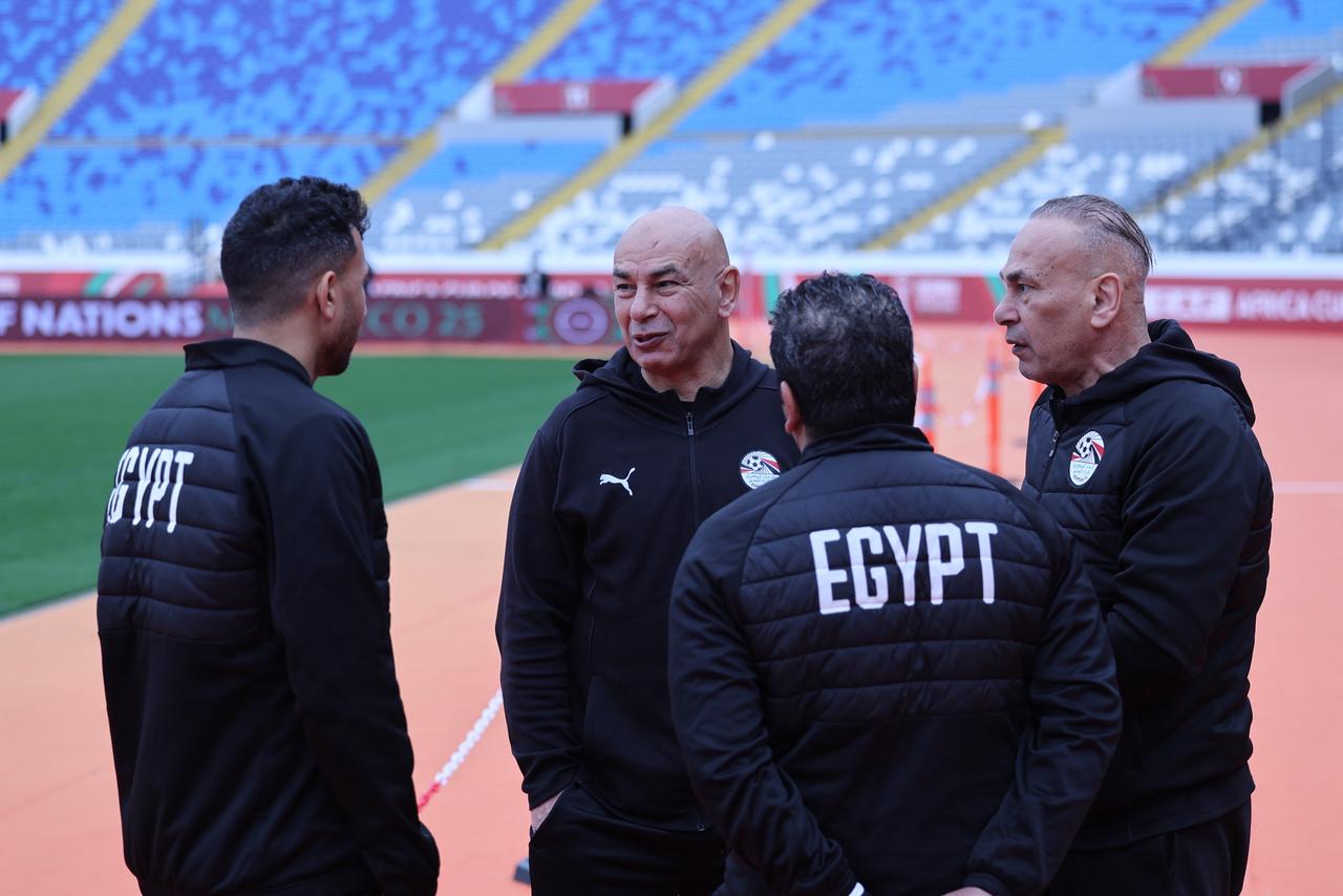 منتخب مصر يتفقد أرضية ملعب مباراة نيجيريا غداً