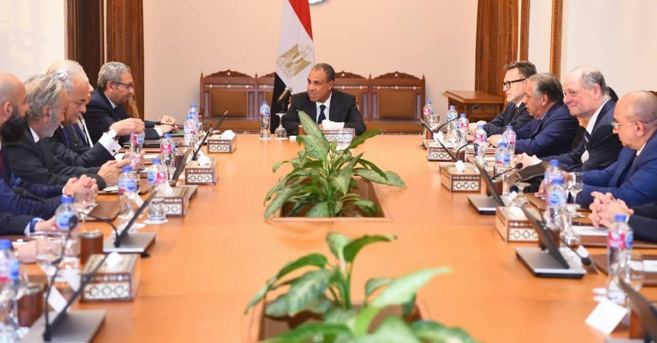 وزير الخارجية يستقبل وفداً من رجال الأعمال الكنديين