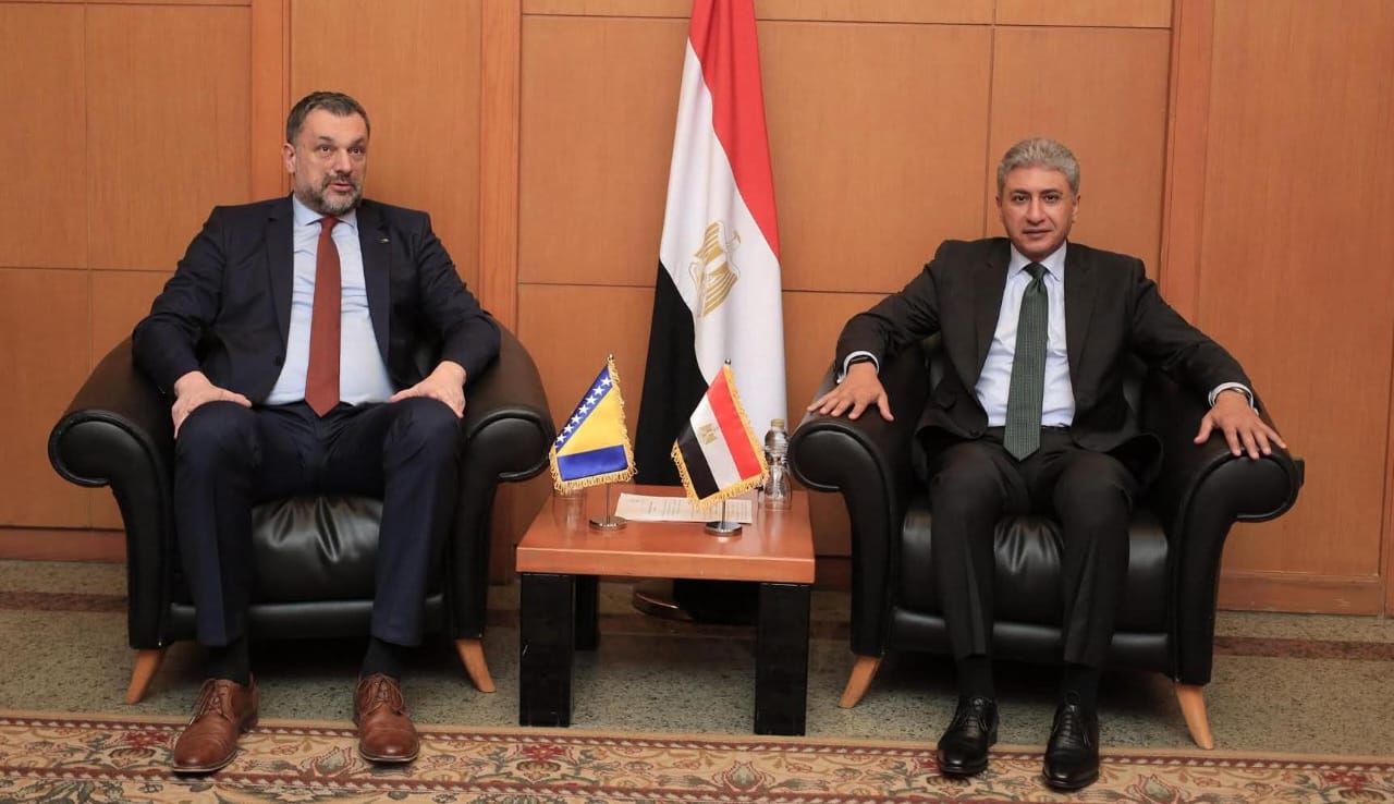 وزير السياحة يلتقي وزير خارجية البوسنة والهرسك لتعزيز أوجه التعاون بين البلدين