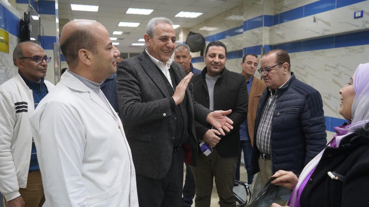 محافظ الغربية في جولة مفاجئة داخل عيادات التأمين الصحي بكفر الزيات