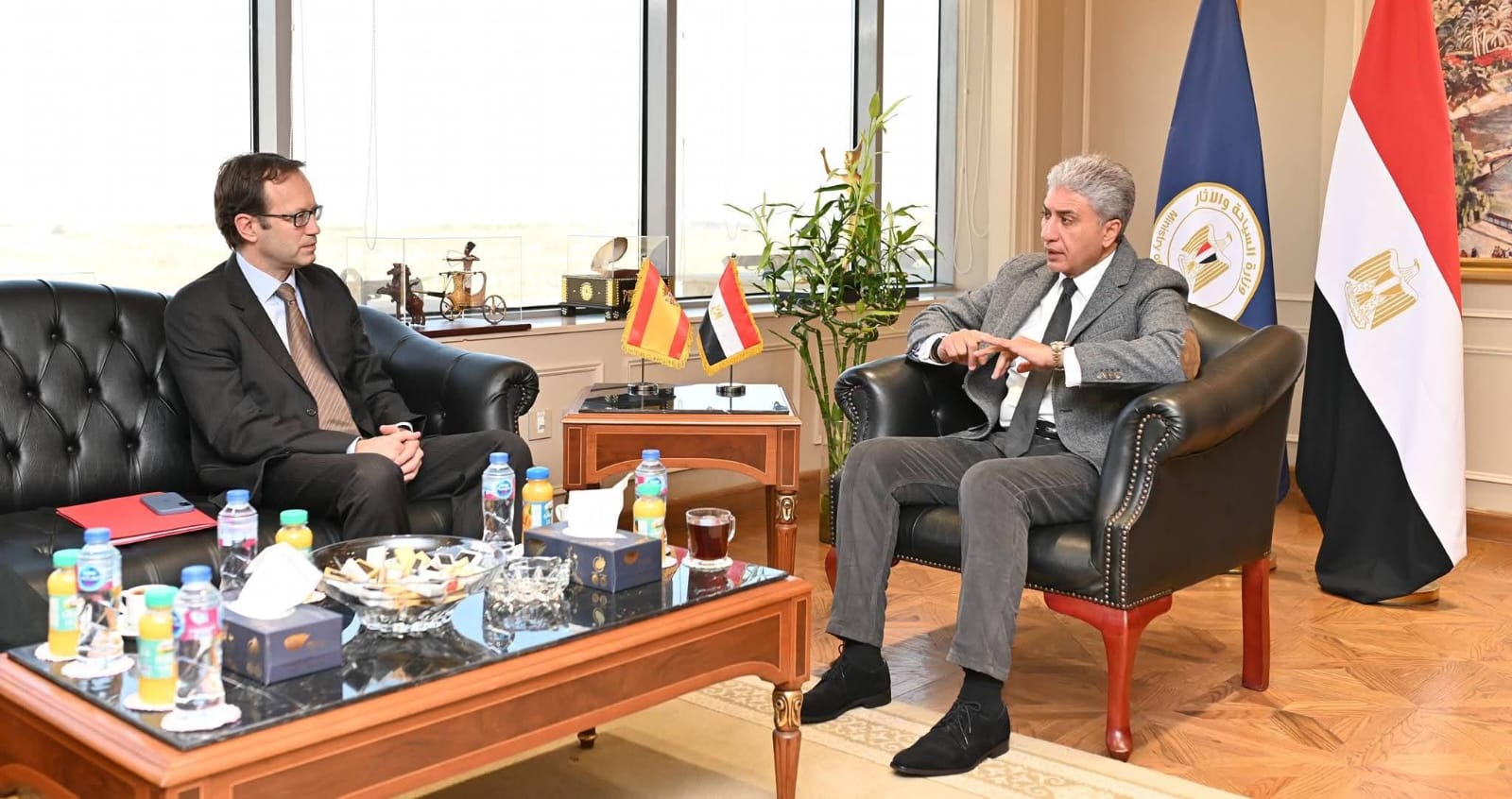 وزير السياحة يلتقي سفير إسبانيا بالقاهرة لبحث تعزيز التعاون المشترك