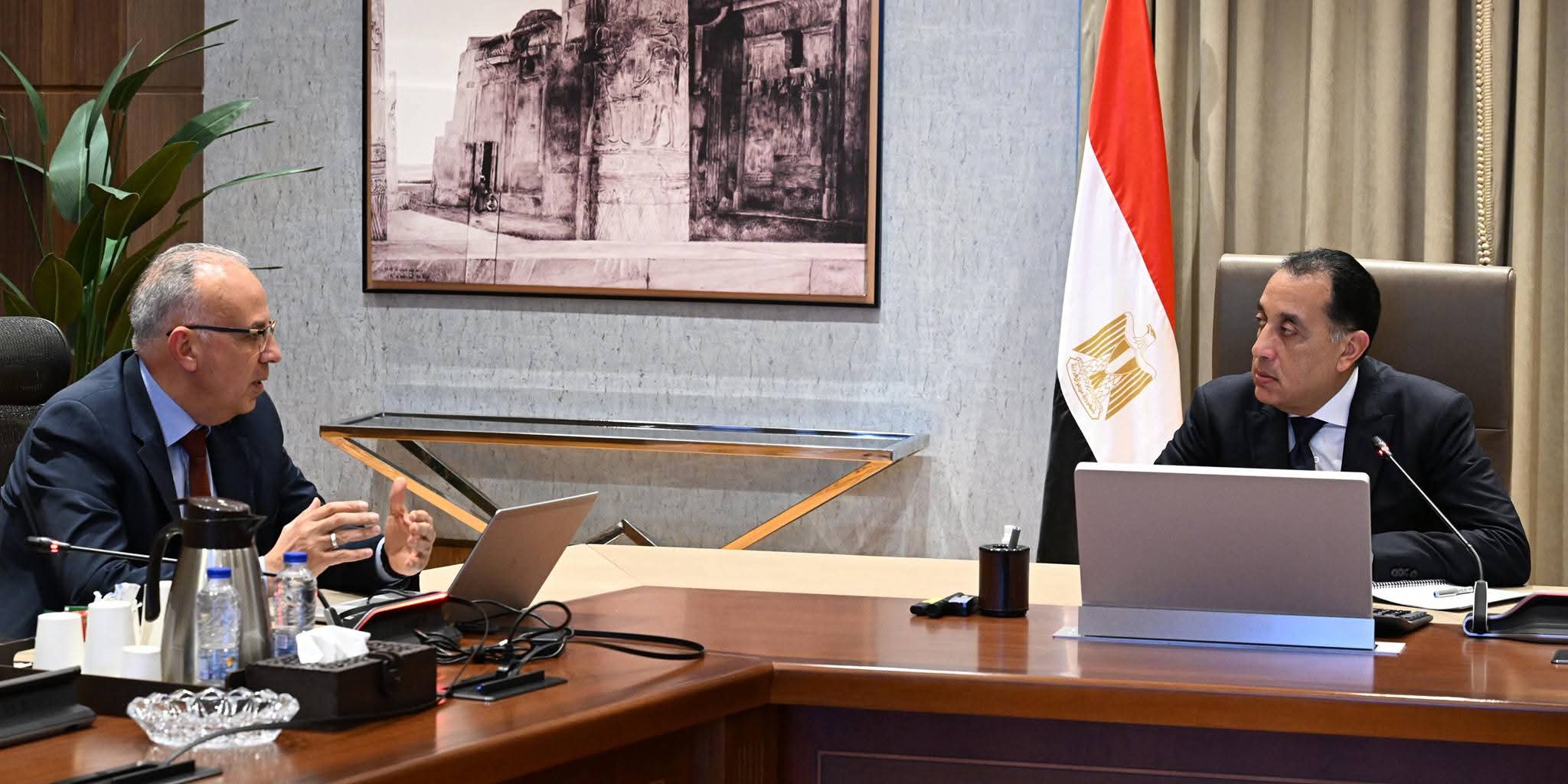رئيس الوزراء يتابع مع وزير الري عدداً من ملفات عمل الوزارة