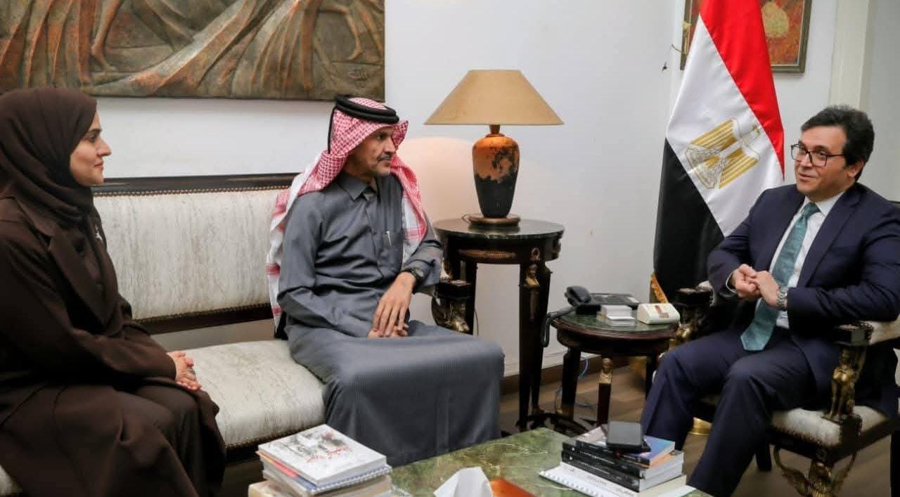 وزير الثقافة يلتقي سفير قطر بالقاهرة لتعزيز التعاون بين البلدين