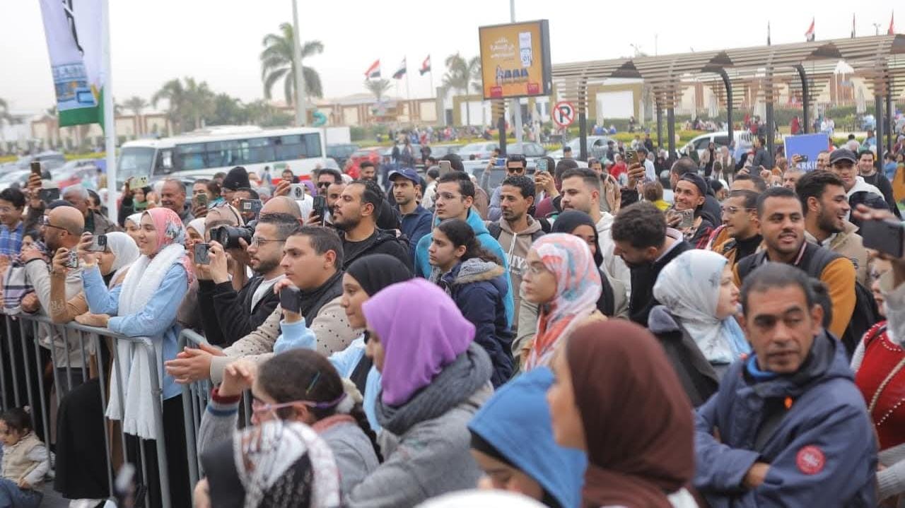 توافد كثيف لزوار معرض القاهرة الدولي للكتاب في ثاني أيام