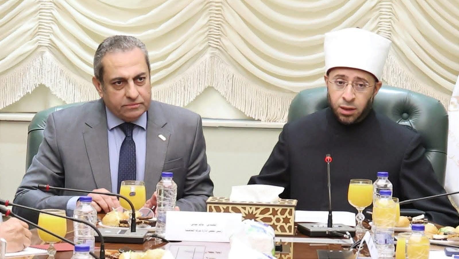 وزير الأوقاف يلتقي رئيس شركة العاصمة الجديدة.. تفاصيل