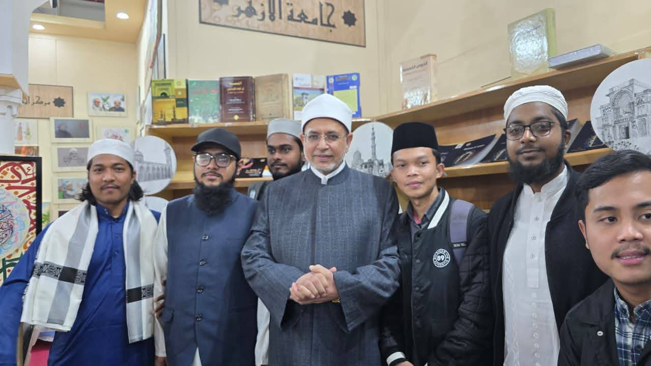 قيادات الأزهر الشريف يتفقدون جناح الأزهر بمعرض القاهرة الدولي للكتاب