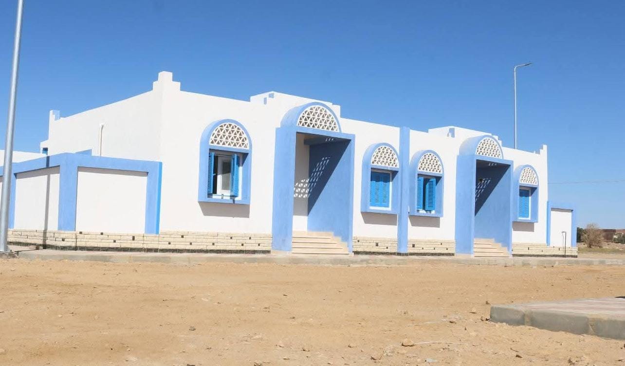 محافظ الجيزة: 50 بيت بدوي بقرية القصر لمواطني الواحات البحرية